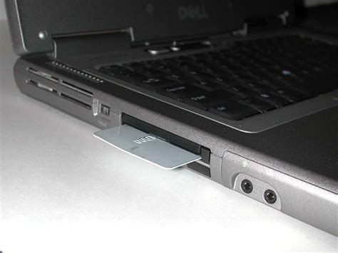 dell laptop smart card slot|sc slot on Dell laptop.